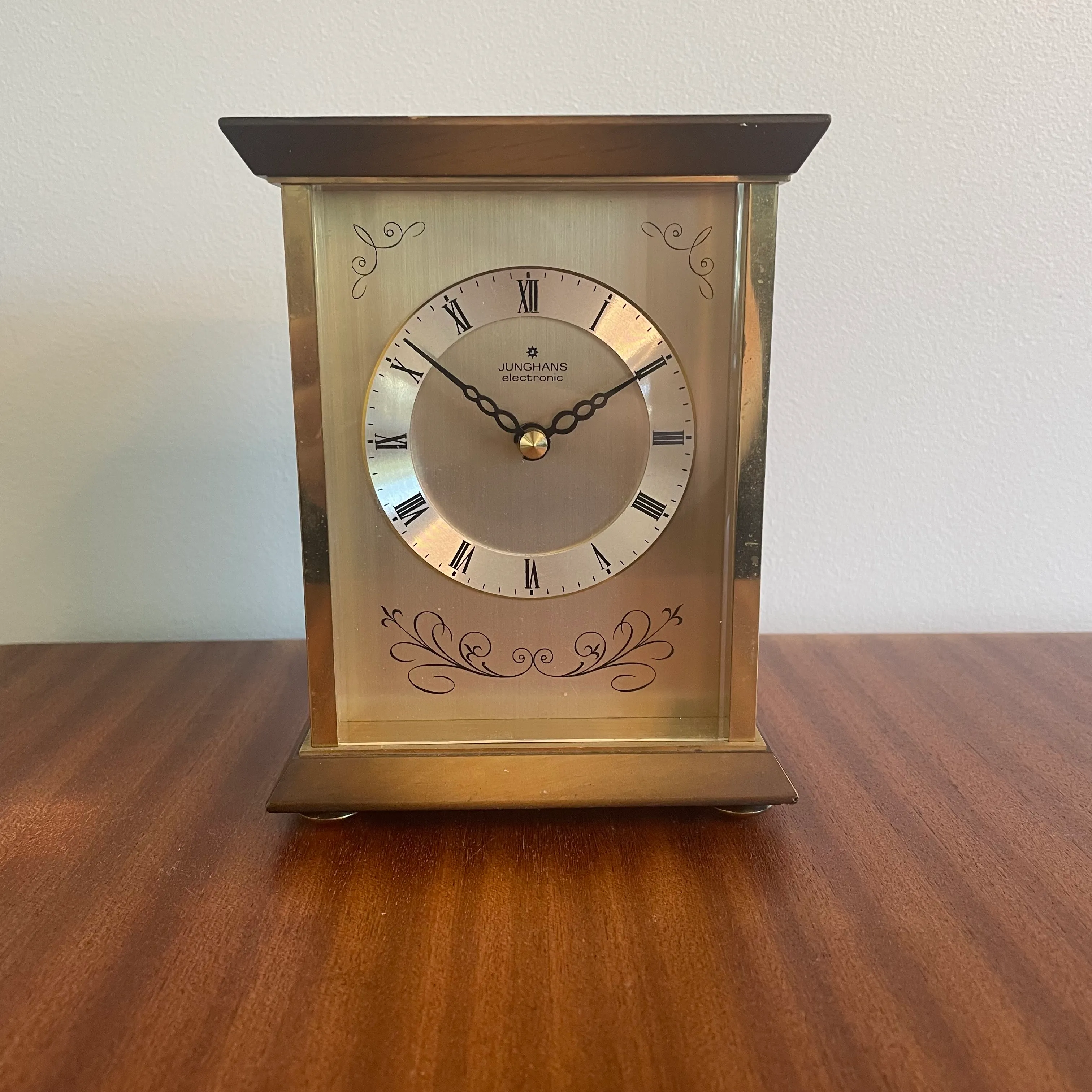 Junghans pöytäkello – kuva 1