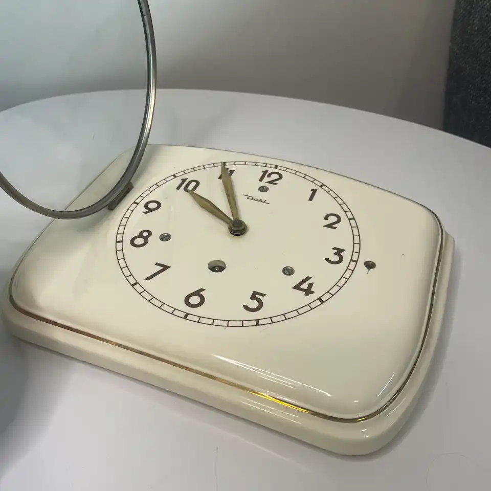 Vedettävä keraaminen kello – kuva 2