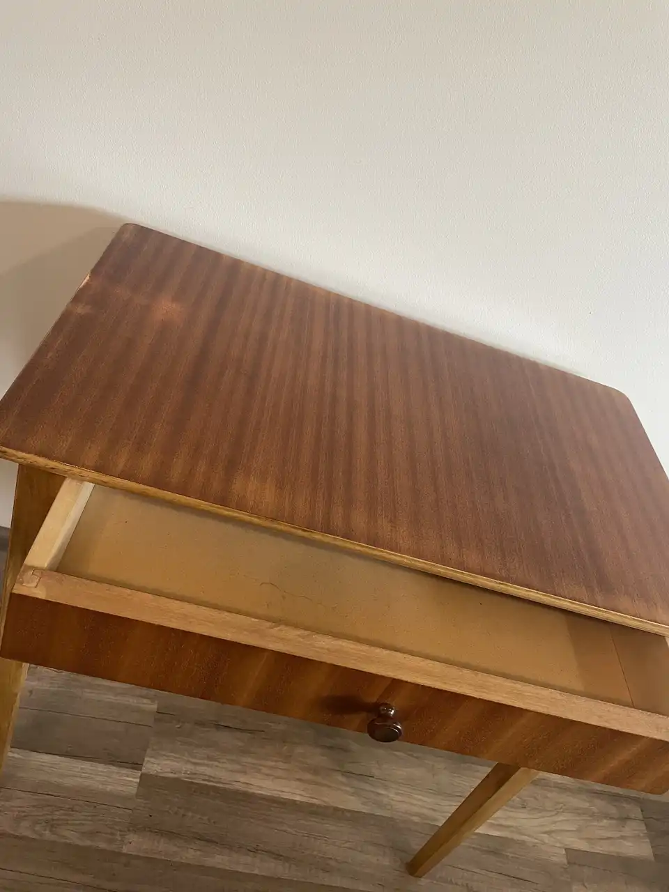 Sivupöytä – kuva 2